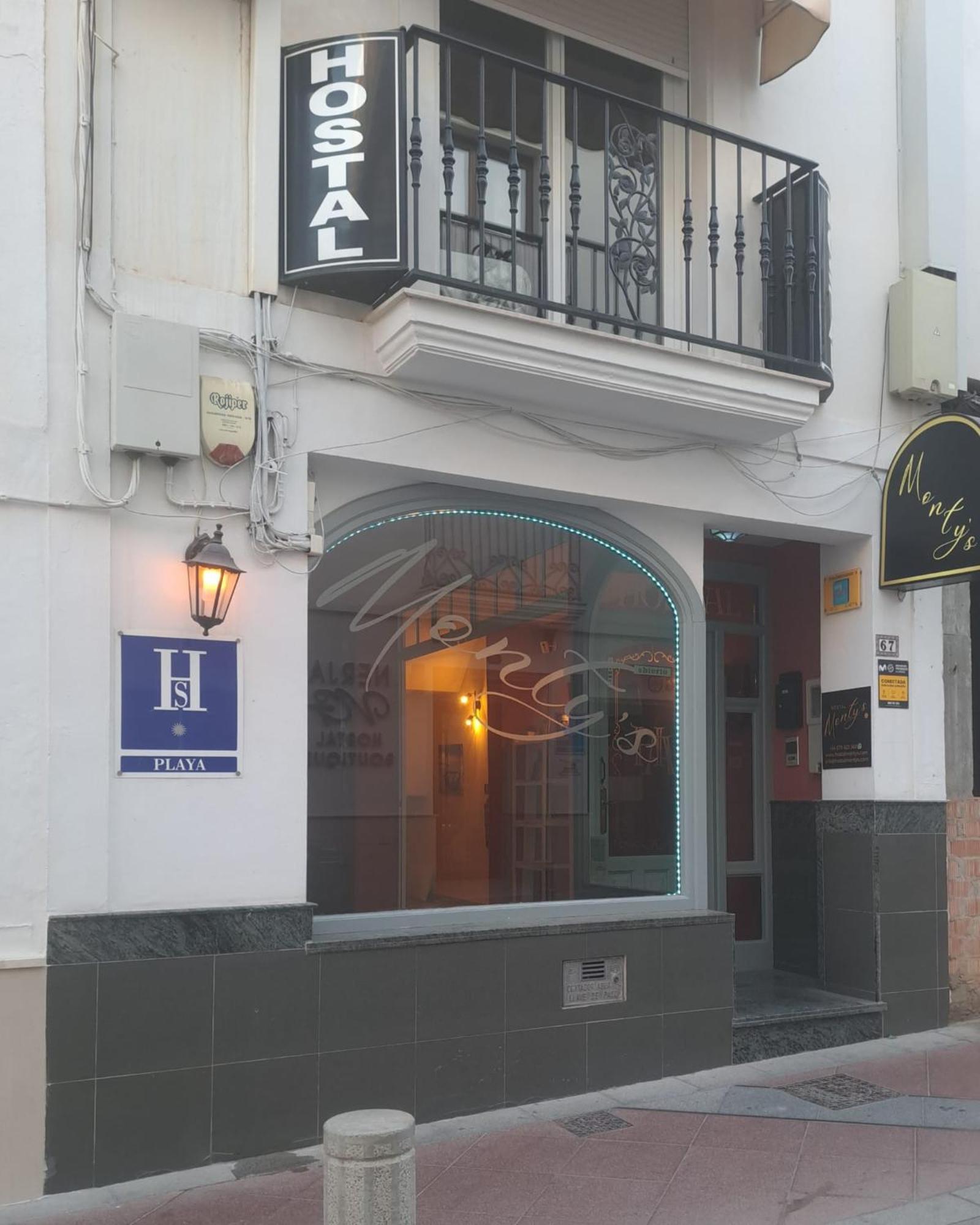 Hostal Montys Nerja Exterior photo