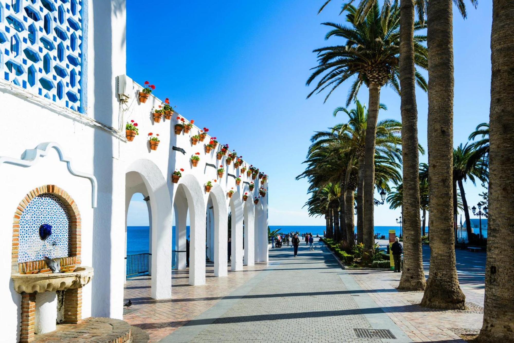 Hostal Montys Nerja Exterior photo